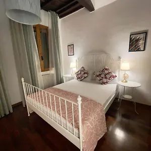 https://the-florentine-nest.it-tuscanyhotel.com